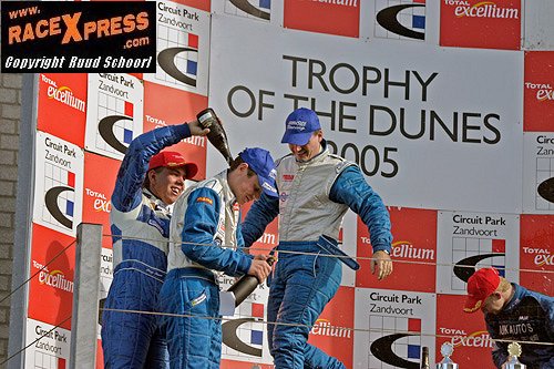Podium Simon Knap